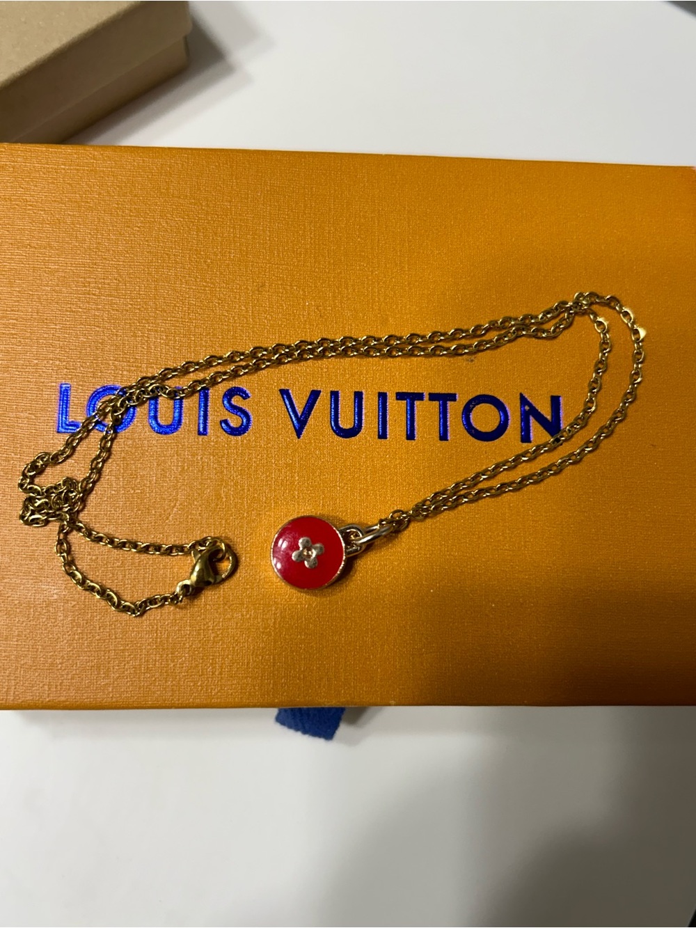 Lv charm necklace set - Picture 7 of 11